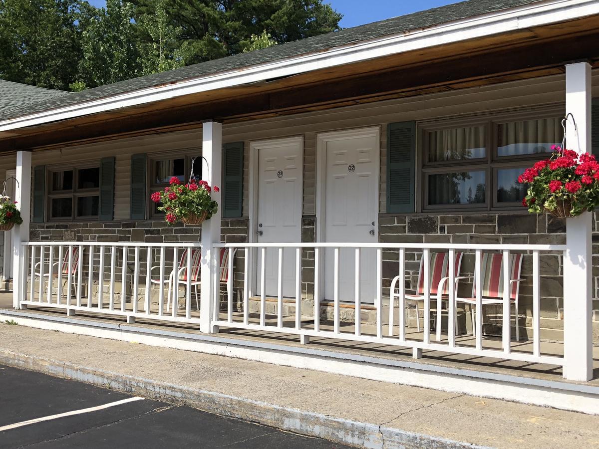 Wakita Court Motel Queensbury Exterior foto